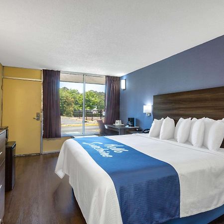 Days Inn By Wyndham Hampton Near Coliseum Convention Center Dış mekan fotoğraf
