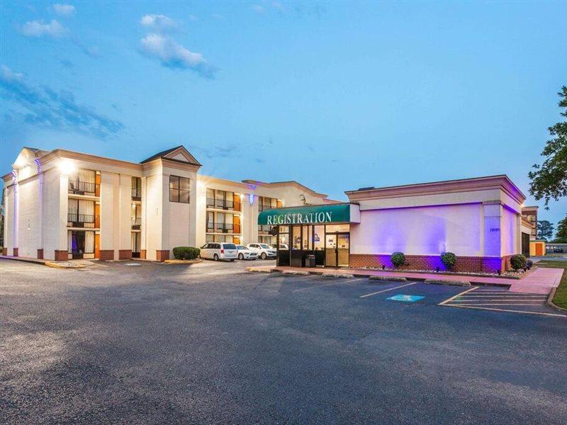 Days Inn By Wyndham Hampton Near Coliseum Convention Center Dış mekan fotoğraf