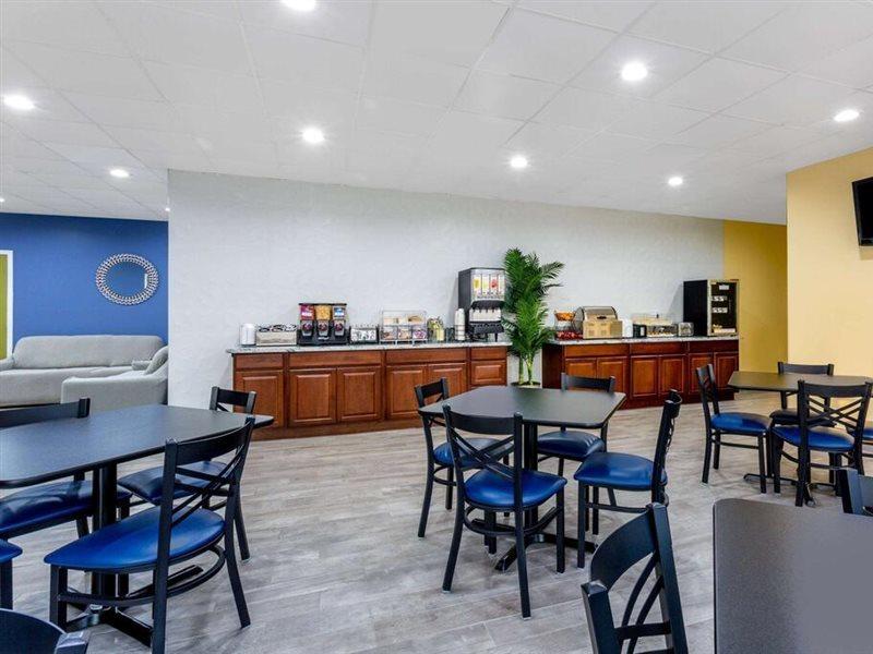 Days Inn By Wyndham Hampton Near Coliseum Convention Center Dış mekan fotoğraf