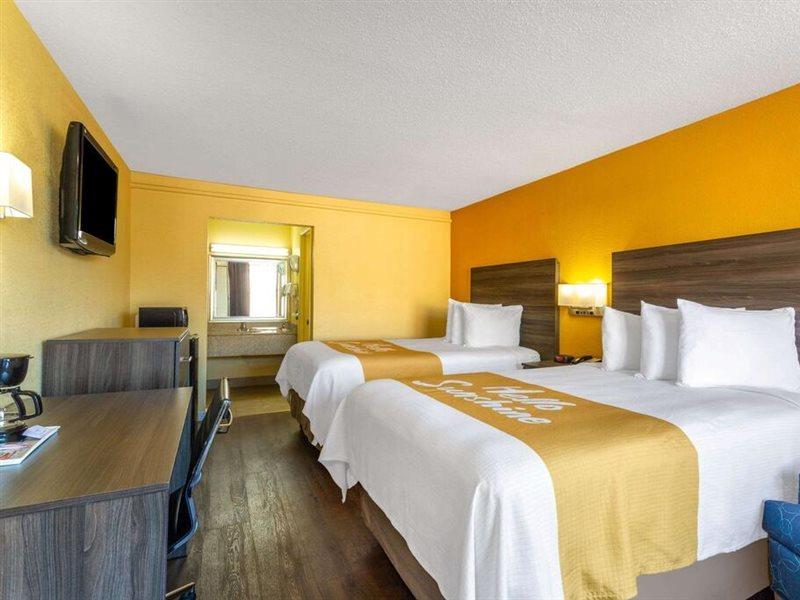 Days Inn By Wyndham Hampton Near Coliseum Convention Center Dış mekan fotoğraf