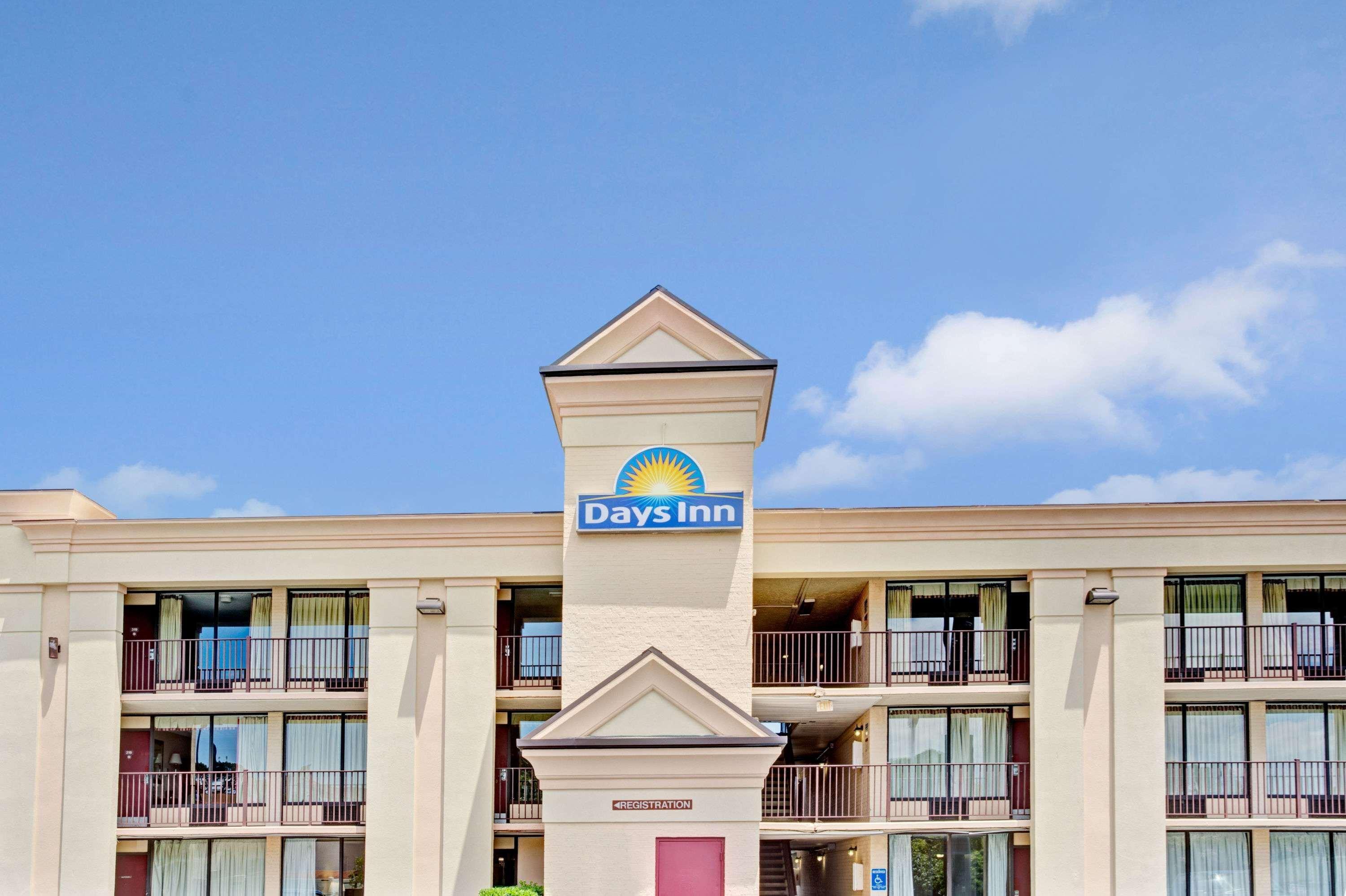Days Inn By Wyndham Hampton Near Coliseum Convention Center Dış mekan fotoğraf