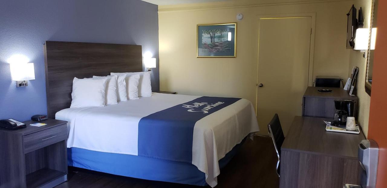 Days Inn By Wyndham Hampton Near Coliseum Convention Center Dış mekan fotoğraf